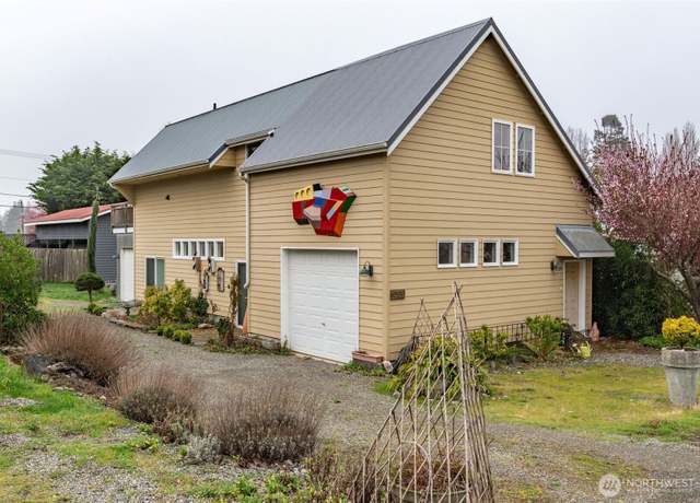 Property at 1099 G St, Port Townsend, WA 98368, 1 bed, 2 baths