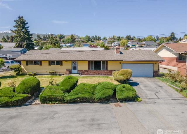 Property at 2110 Avenida Way, Wenatchee, WA 98801, 3 beds, 2 baths