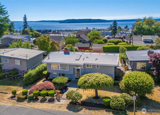 Property at 22223 10th Ave S, Des Moines, WA 98198, 3 beds, 3 baths