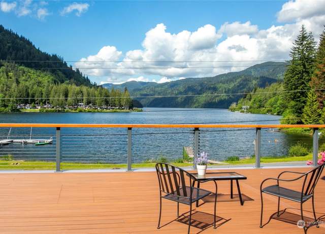 Property at 3231 S Bay Dr, Sedro Woolley, WA 98284, 4 beds, 4.5 baths