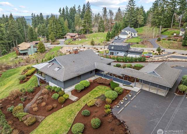 Property at 265 Sunset Dr, Longview, WA 98632, 4 beds, 3 baths