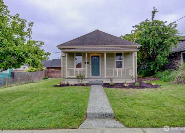 Property at 1813 10th St, Anacortes, WA 98221, 2 beds, 2 baths