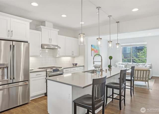 Property at 1089 7th Ave NE, Issaquah, WA 98029, 4 beds, 4.5 baths