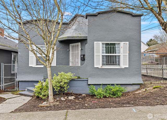 Property at 1105 6th St, Bremerton, WA 98337, 2 beds, 2 baths