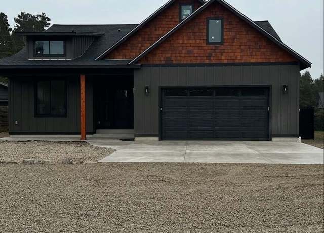 Property at 1306 195th St, Long Beach, WA 98631, 3 beds, 2 baths