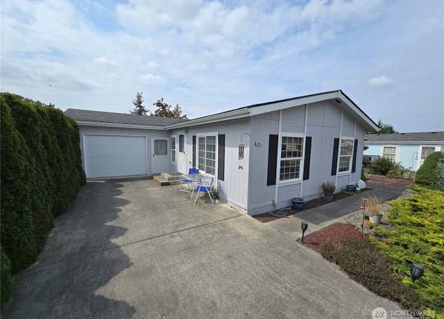 Property at 621 N 7th Ave, Sequim, WA 98382, 2 beds, 2 baths