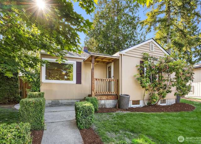 Property at 1010 E Marine View Dr, Everett, WA 98201, 3 beds, 2 baths