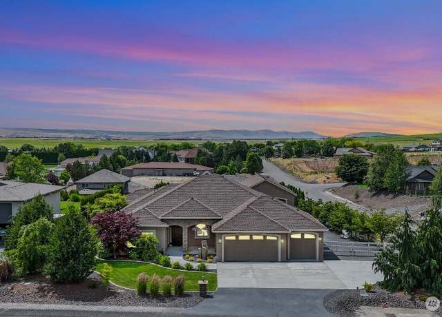 Property at 2702 N Levi St, Kennewick, WA 99338, 3 beds, 2.5 baths