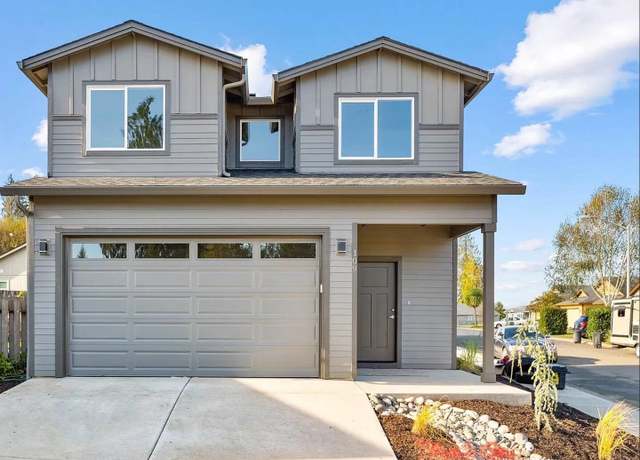 Property at 109 Hill Dr, Cathlamet, WA 98612, 3 beds, 2.5 baths