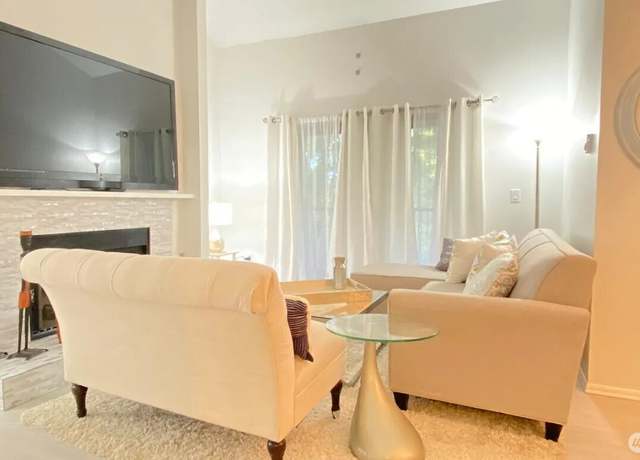 Property at 4737 W Lake Sammamish Pkwy SE Unit A305, Issaquah, WA 98027, 1 bed, 1 bath