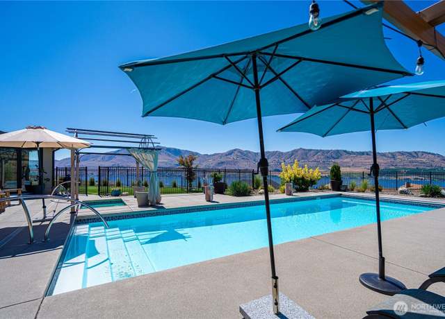 Property at 100 Mira Vista Dr, Chelan, WA 98816, 3 beds, 3 baths