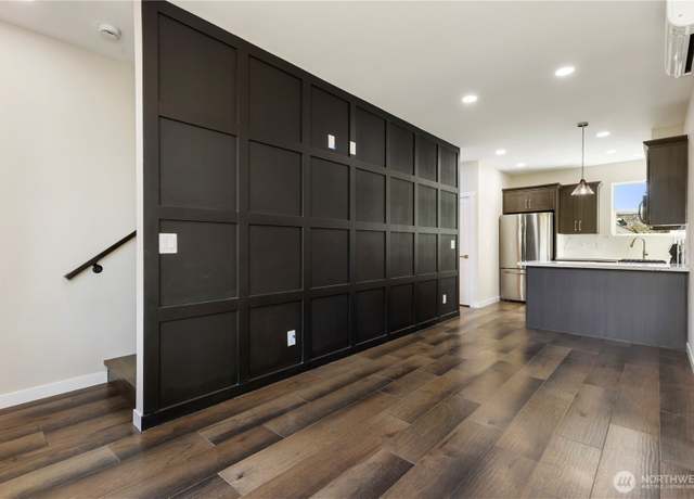 Property at 2421 SW Findlay St, Seattle, WA 98106, 3 beds, 3 baths