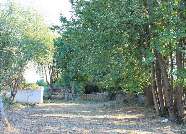 Property at 10806 57th St E, Puyallup, WA 98372