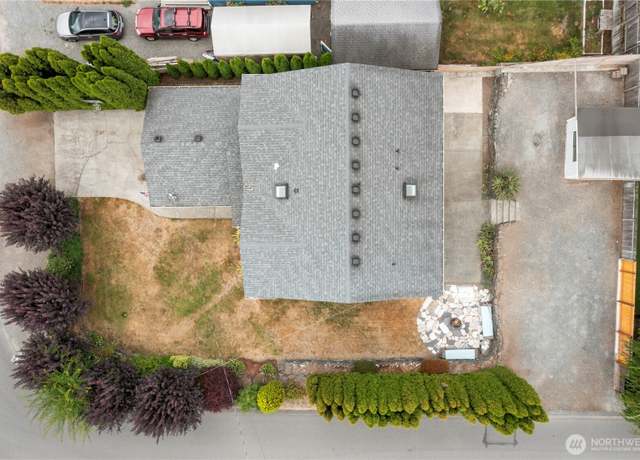 Property at 1211 Maybell St, Sumner, WA 98390, 4 beds, 3 baths