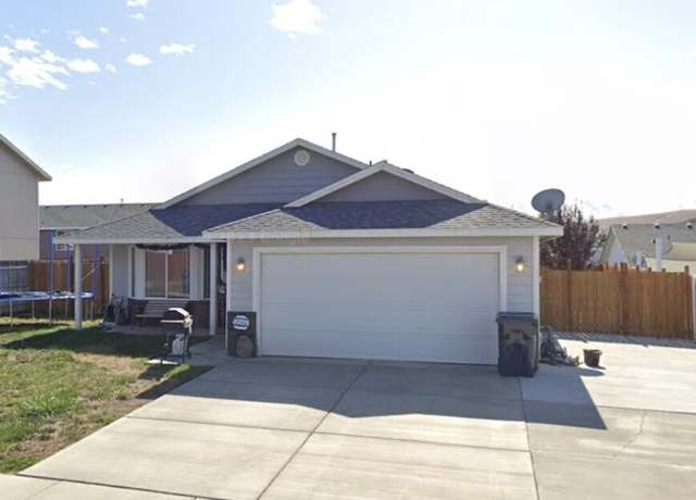 Property at 202 Saint Helens Ave, Moxee, WA 98936, 3 beds, 2 baths