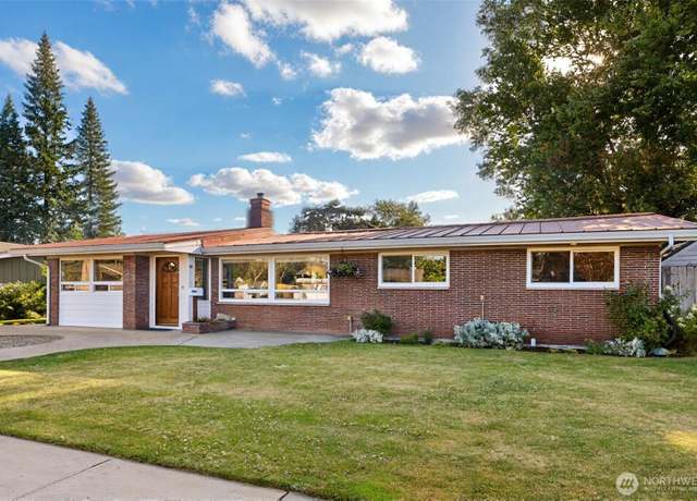 Property at 1214 Harding St, Enumclaw, WA 98022, 3 beds, 1.5 baths