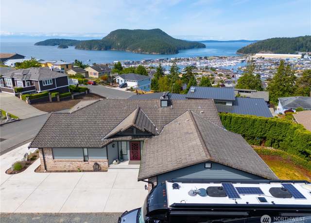 Property at 2016 Piper Cir, Anacortes, WA 98221, 4 beds, 2.5 baths