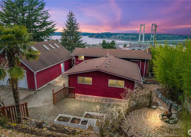 Property at 1519 N Jackson Ave, Tacoma, WA 98406, 3 beds, 4 baths