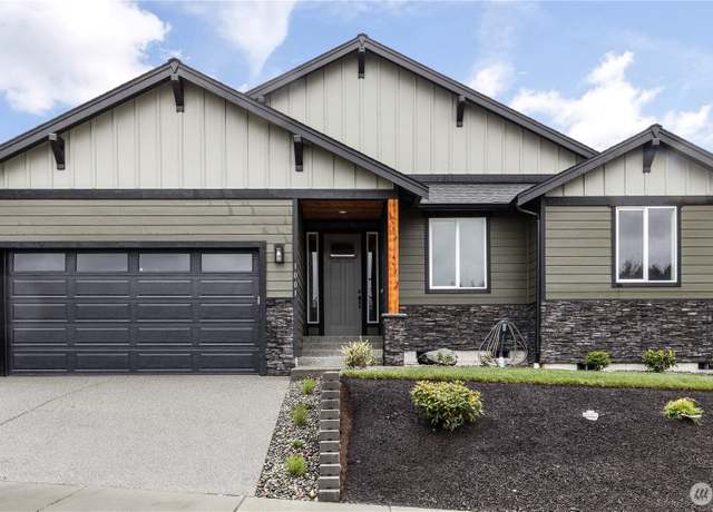 Property at 865 NW Shire St, Oak Harbor, WA 98277, 4 beds, 2 baths