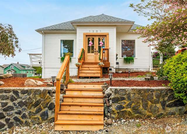 Property at 1301 14th St, Anacortes, WA 98221, 4 beds, 2 baths