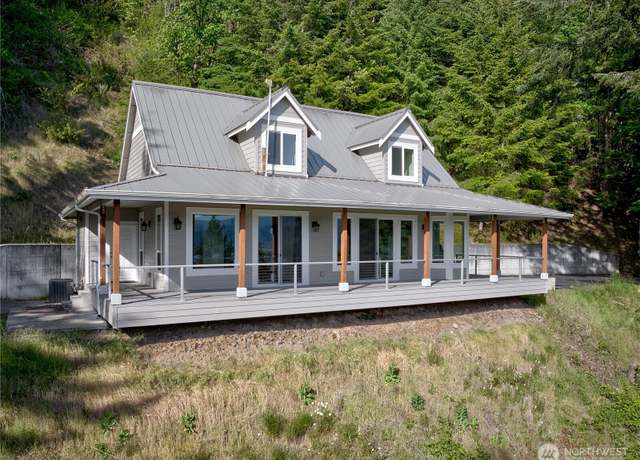 Property at 46 Wildwood Ln, Cathlamet, WA 98612, 3 beds, 2.5 baths