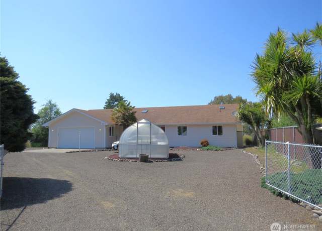 Property at 643 Quinault Ave SE, Ocean Shores, WA 98569, 3 beds, 2 baths