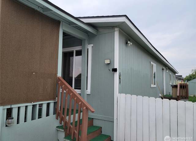Property at 4000 Longview St NE #32, Moses Lake, WA 98837, 4 beds, 2 baths