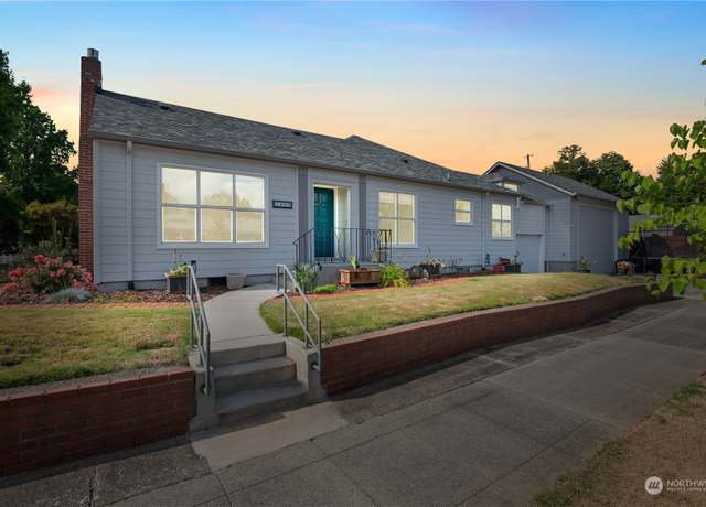 Property at 2405 Maple St, Longview, WA 98632, 4 beds, 3 baths