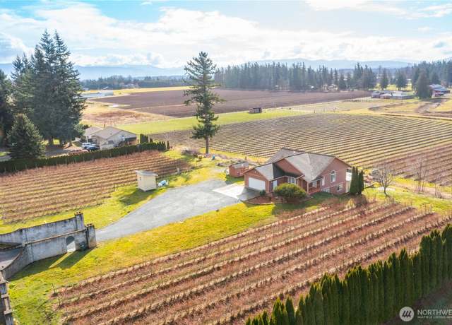 Property at 827 Birch Bay Lynden Rd, Lynden, WA 98264, 5 beds, 3 baths