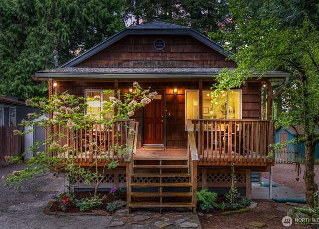Property at 15516 10th Ave NE, Shoreline, WA 98155, 3 beds, 2 baths