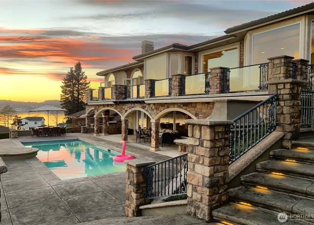 Property at 3508 C St NW, Gig Harbor, WA 98335, 4 beds, 3.5 baths
