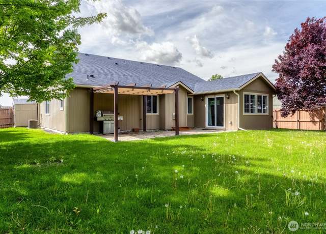 Property at 301 NE Danner Ln, College Place, WA 99324, 3 beds, 2 baths