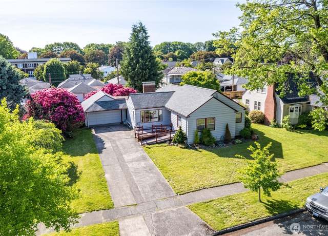 Property at 1515 19th Ave, Longview, WA 98632, 2 beds, 2 baths