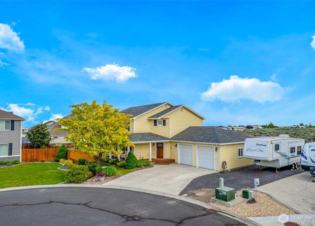 Property at 338 Ivy St SE, Ephrata, WA 98823, 4 beds, 3 baths