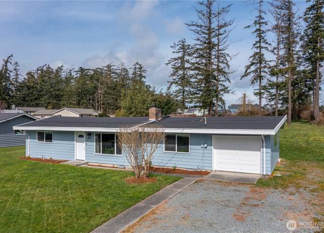 Property at 1104 Wildwood Dr, Oak Harbor, WA 98277, 3 beds, 1.5 baths