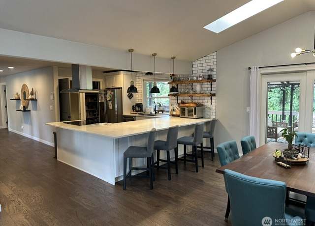 Property at 4529 Crescent, Everett, WA 98203, 5 beds, 3 baths