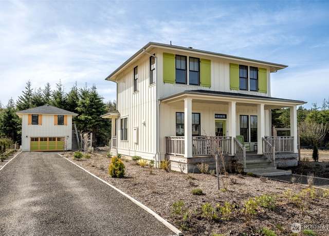 Property at 36 Easthaven St, Pacific Beach, WA 98571, 4 beds, 4.5 baths