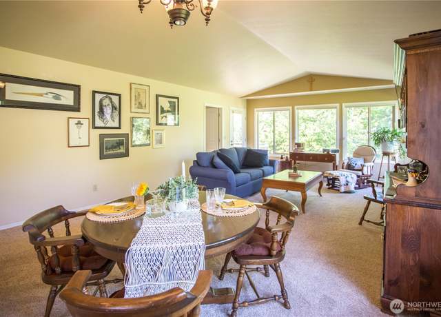 Property at 2016 Creekside Ln, Anacortes, WA 98221, 3 beds, 2 baths