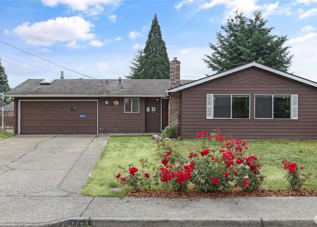 Property at 4325 NE 10th Pl, Renton, WA 98059, 3 beds, 2.5 baths