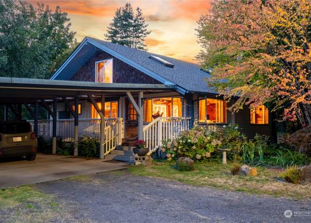 Property at 537 Burnt Ridge Rd, Onalaska, WA 98570, 2 beds, 4 baths