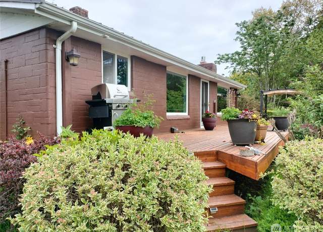 Property at 21926 Vashon Hwy SW, Vashon, WA 98070, 3 beds, 1.5 baths