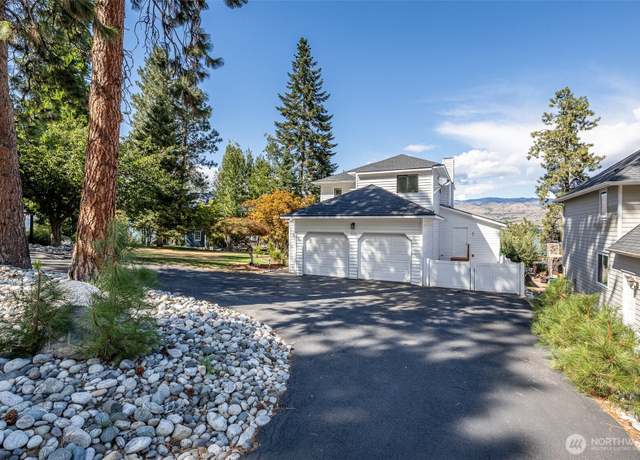 Property at 4124 Lakeview Pl, Chelan, WA 98816, 3 beds, 3 baths