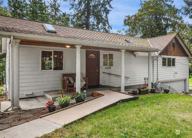 Property at 13527 SE 268th St, Kent, WA 98042, 4 beds, 2.5 baths