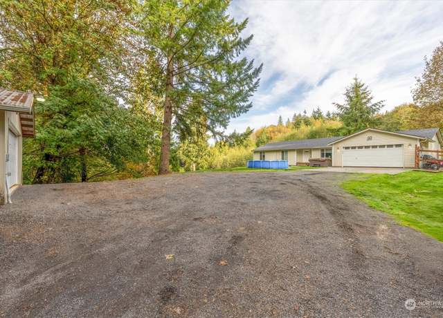 Property at 115 Ridgecrest Ln, Longview, WA 98632, 3 beds, 2 baths