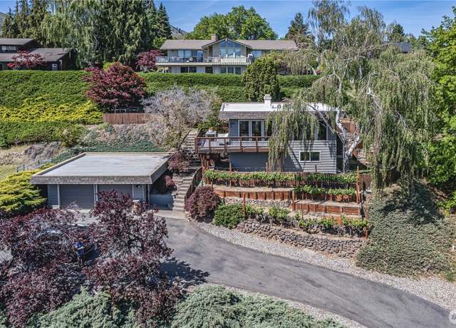 Property at 2020 Overlook Dr, Wenatchee, WA 98801, 3 beds, 1.5 baths