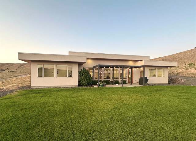 Property at 690 Hog Ranch Rd, Ellensburg, WA 98926, 3 beds, 2 baths