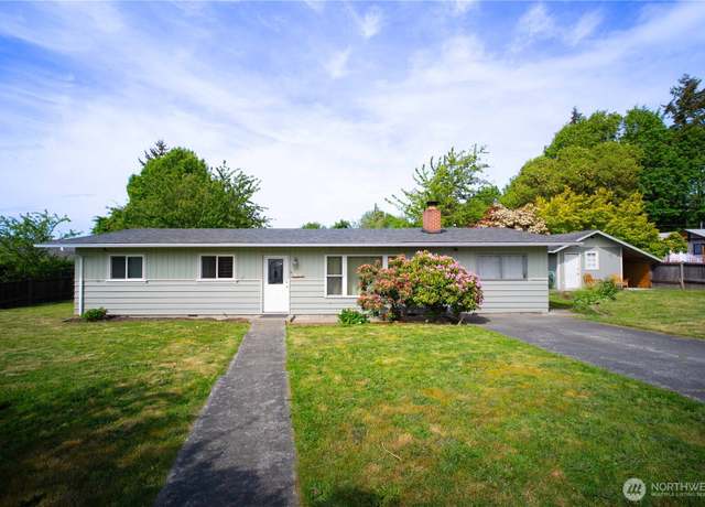 Property at 733 E 10th St, Port Angeles, WA 98362, 4 beds, 1.5 baths
