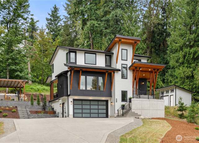 Property at 2816 41st St SE, Puyallup, WA 98374, 3 beds, 3.5 baths