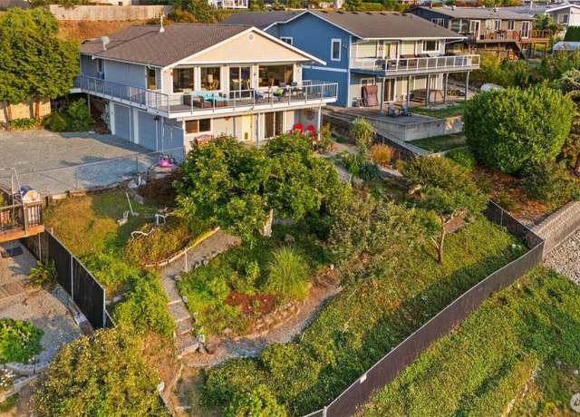 Property at 688 Gladstone Dr, Camano Island, WA 98282, 2 beds, 2.5 baths