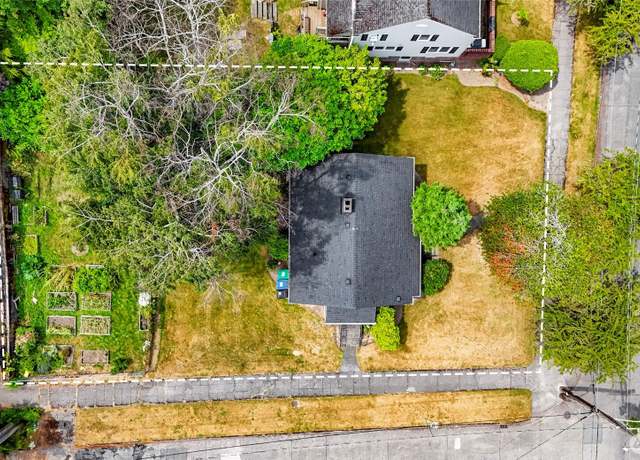 Property at 403 W Dravus St, Seattle, WA 98119, 4 beds, 1 bath